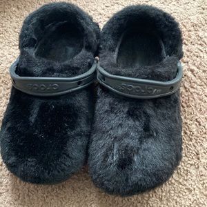 black fur clog crocs